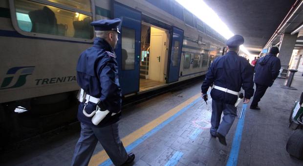 Truffa anziana e si fa consegnare diecimila euro: arrestata alla stazione di Napoli