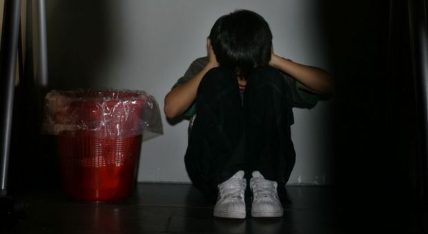 Foggia, faceva prostituire il figlio di 7 anni: chiesto rinvio a giudizio per una 40enne
