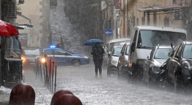 Il maltempo torna a Napoli e Campania: criticità gialla dalle 20