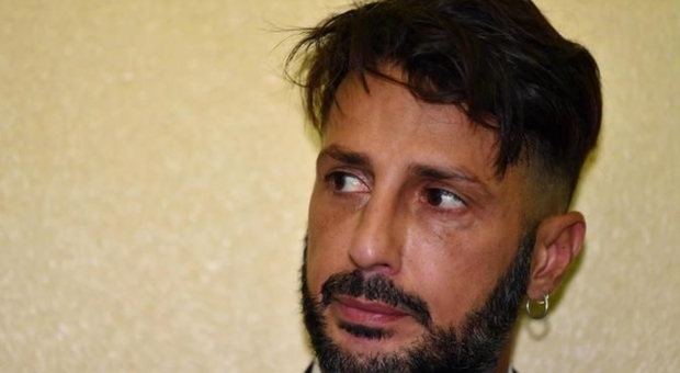 Fabrizio Corona assolto per i 2,6 milioni nascosti nel controsoffitto