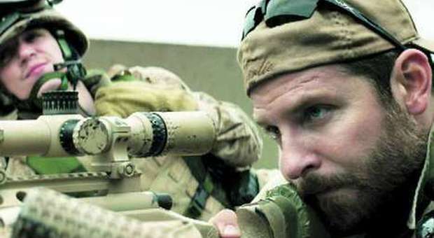 Stavolta Clint Eastwood sbaglia mira: “American sniper” è un film affascinante ma incompiuto