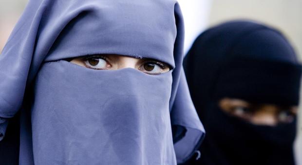 Islam, anche l'Olanda vieta il burqa nei luoghi pubblici
