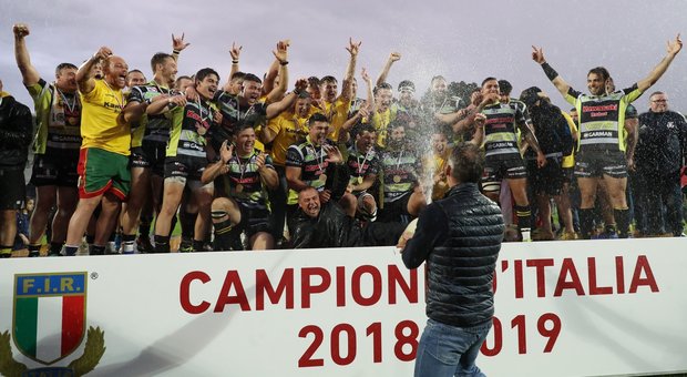 Rugby, Calvisano strapazza Rovigo 33-10 e vince il settimo scudetto