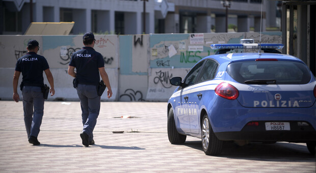 Napoli, rubano una centralina da un furgone in sosta al Centro Direzionale: arrestati due uomini
