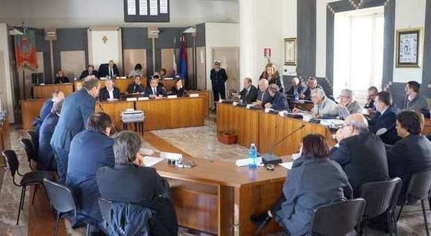 Taranto, Peacelink durante il Consiglio comunale: "Inquinanti sulla città, fermate la cokeria Ilva"