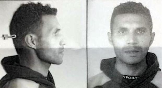 Terrorismo, il tunisino Atef a Chi l'ha Visto: "Sono innocente". La moglie: ecco chi ha scritto quella lettera