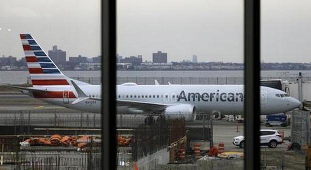 American Airlines annulla un volo perché l'equipaggio «non si sentiva sicuro» con due musulmani a bordo