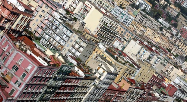 Napoli. Negozi in affitto: il Comune perde 14 milioni all'anno | Video