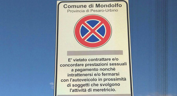 Mondolfo, cartelli anti prostituzione: «Non in regola col codice della strada»