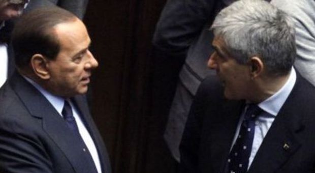 Berlusconi riaccoglie Casini: "Lieto del suo ritorno. Ci aiuterà a vincere"