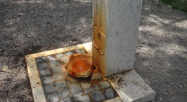 Vandali a Villa Pamphili: distrutte otto fontanelle restaurate 15 giorni fa