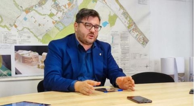 La proposta di Fanesi, candidato sindaco del Pd di Fano: «Rinunciamo alle primarie a favore del campo largo»