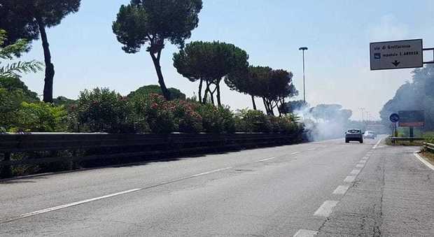 Roma, nuovo incendio in via Flaminia: traffico in tilt in direzione Saxa Rubra
