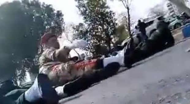 Iran, attacco armatoalla parata militare: morti e feriti, anche bambini Video choc