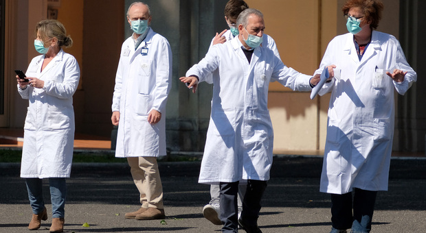 Coronavirus a Roma, allo Spallanzani 56 ricoverati, 45 positivi. «Due pazienti in terapia intensiva»