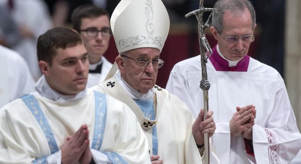 Il primo Angelus del 2017 del Papa: «La pace si costruisce coi fatti“