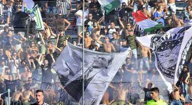 I tifosi dell'Ascoli Picchio domenica scorsa a Pistoia