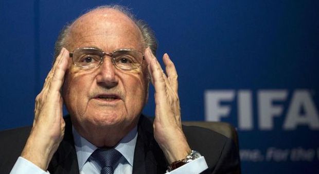 Blatter: "Non voglio la moviola in campo, il calcio deve convivere con gli errori umani"