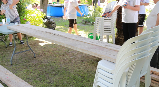 Dopo il furto viene allestito un tavolo di emergenza nel campo estivo a Pianura