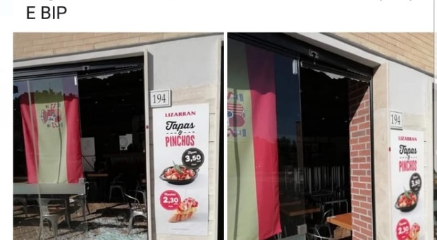 Ostia, furto al ristorante spagnolo nella notte: vetrine frantumate, rubato l'incasso