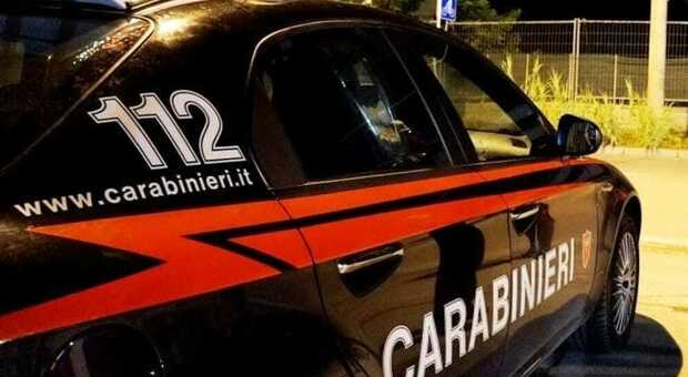 Limatola: ladri in fuga dai carabinieri, la corsa dell'auto termina contro un cancello
