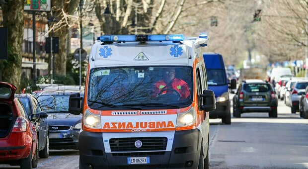 Un'ambulanza durante un soccorso