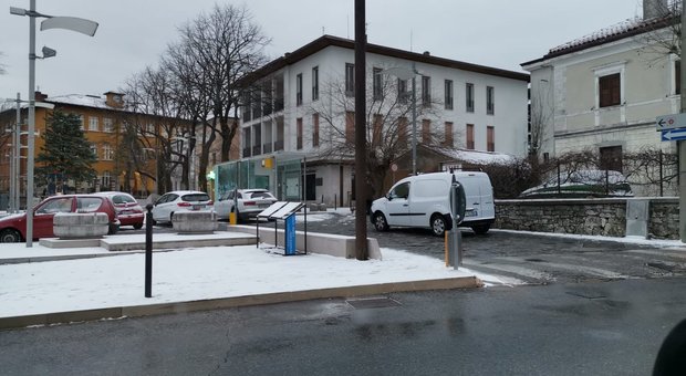 Nevica a Trieste: strade chiuse e corse degli autobus limitate
