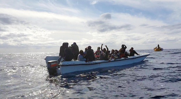 Migranti: Schinas, serve nuovo inizio, intesa Ue è priorità