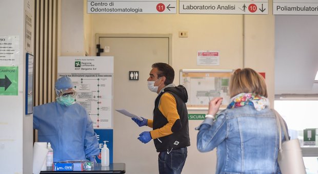 Coronavirus, il virologo Pregliasco: «Dati confortanti, condizioni favorevoli per la Fase 2. Milano e Brescia in ritardo»