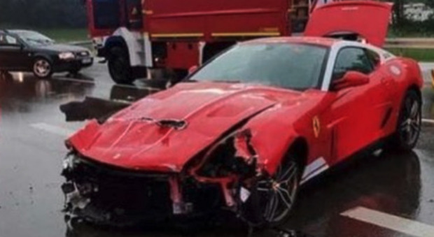 Ferrari 599 Alonso Edition: uno dei 40 esemplari finisce distrutto in un incidente