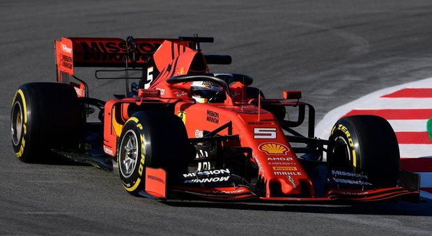 Sebastian Vettel durante i test a Barcellona