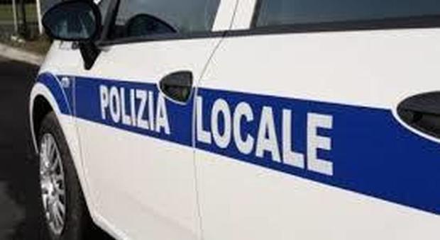 Roma: rifiuti speciali in strada, denunciato il titolare di un'officina abusiva a Boccea