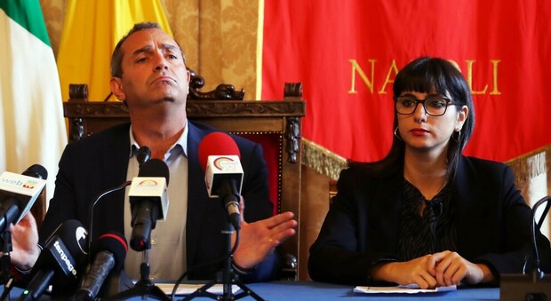 L'assessore De Majo lascia: «Il Comune di Napoli trasformato in un comitato elettorale»