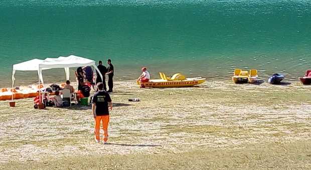 Tuffo nel lago di Fiastra, 23enne scompare in acqua davanti alla fidanzata