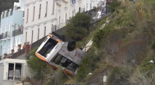 IL bus precipitato a Capri