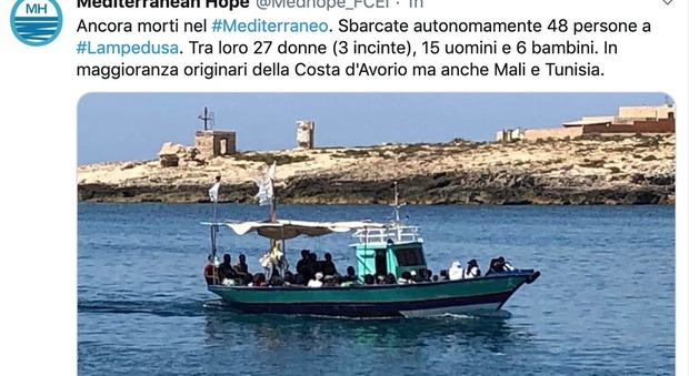 Migranti, barca con 48 migranti a Lampedusa. Testimoni: «Morti durante il viaggio, tra loro un bimbo di cinque mesi»