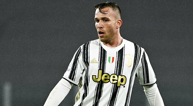 Juventus, infortunio per Arthur: salta la partita col Napoli