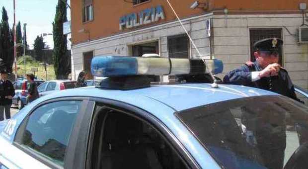 Roma, adesca minorenne in chat e la violenta: arrestato