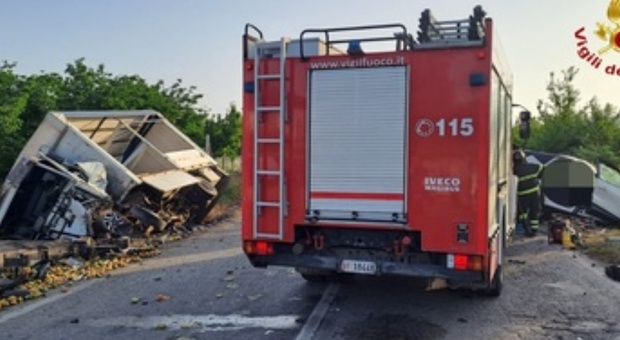 Incidenti stradali nel Casertano: 4 morti. Tra le vittime un ragazzo di 18 anni. Grave la fidanzata che era in moto con lui