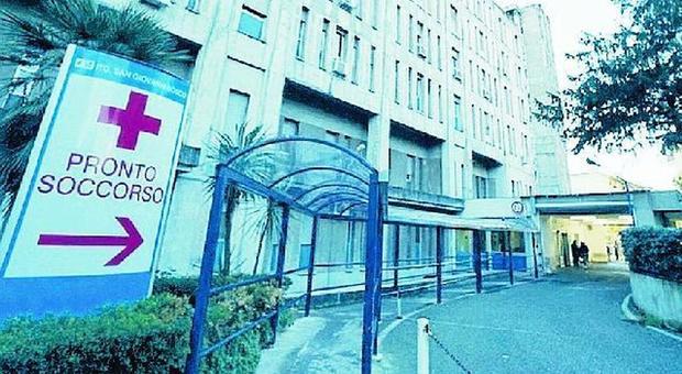 Napoli, 200 obesi operati d'urgenza al San Giovanni Bosco e la Procura accusa: «Falso e truffa»