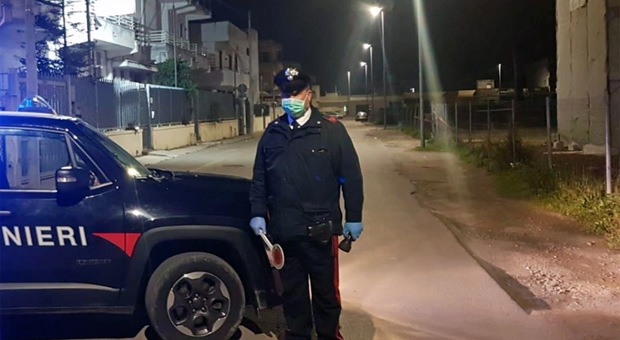 In vacanza con la pandemia, i carabinieri fermano dieci turisti siciliani: «Siamo qui per trascorrere il week end»
