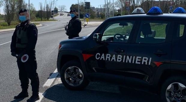 Controlli dei carabinieri lungo le strade
