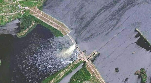 Ucraina, a rischio centrale nucleare di Zaporizhzhia dopo la distruzione della diga di Kakhovka
