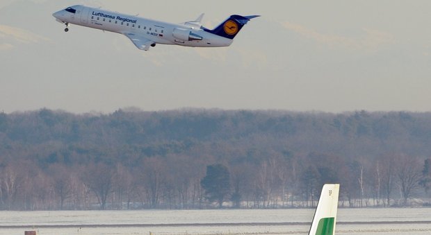 Alitalia-Lufthansa, la trattativa avanza: resta il nodo degli esuberi