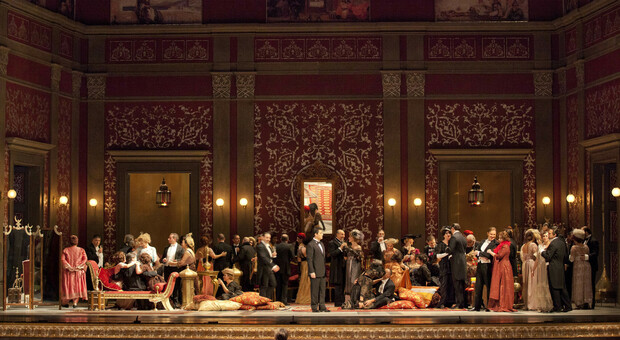Teatro San Carlo, torna la Traviata diretta da Ferzan Ozpetek