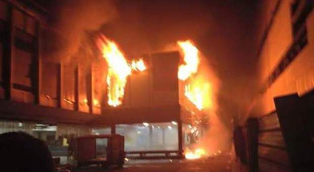 Fiumicino, incendio in aeroporto: 13 intossicati, dipendente Klm colpito da infarto