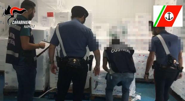 Le mani della camorra sul mercato del pesce: tre arresti sull'asse Napoli-Grecia, sgominato clan Mariano