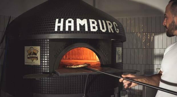 L’antica pizzeria da Michele apre ad Amburgo, festa di riapertura anche a Berlino