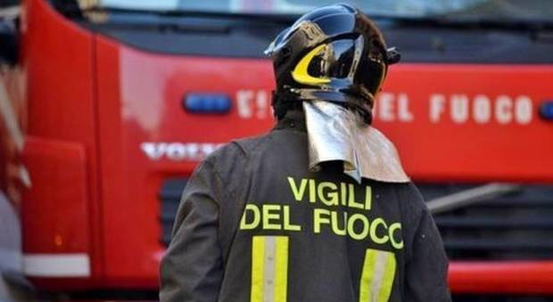 Catania, incendia casa dell'ex marito per riconquistarlo: lo aveva letto nei tarocchi