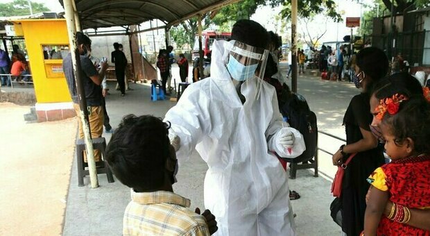 Covid, in India i contagi risalgono (dopo 3 mesi di calo): picchi negli Stati himalayani meta turisti,485 milioni vaccinati